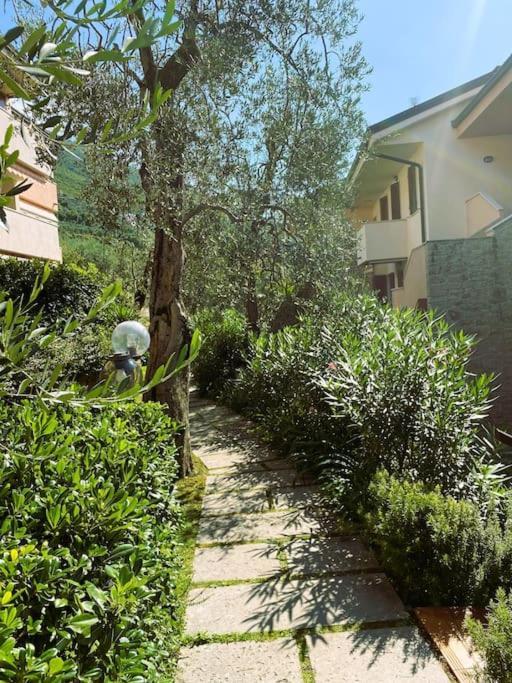 브렌조네 술 가르다 Ulivi Beth'S House 아파트 외부 사진